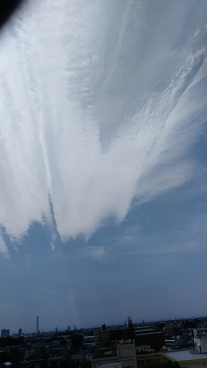 Vサインの雲 画像
