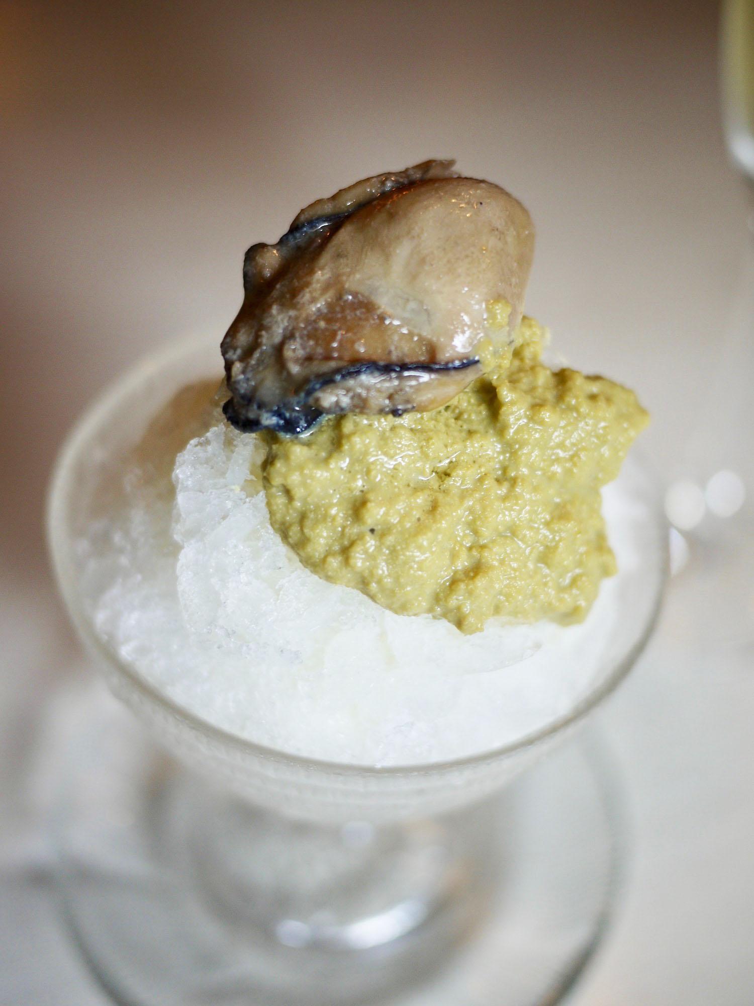 これぞまさにカキ氷、いや『牡蠣氷』＠ネリマ オイスター バー 画像