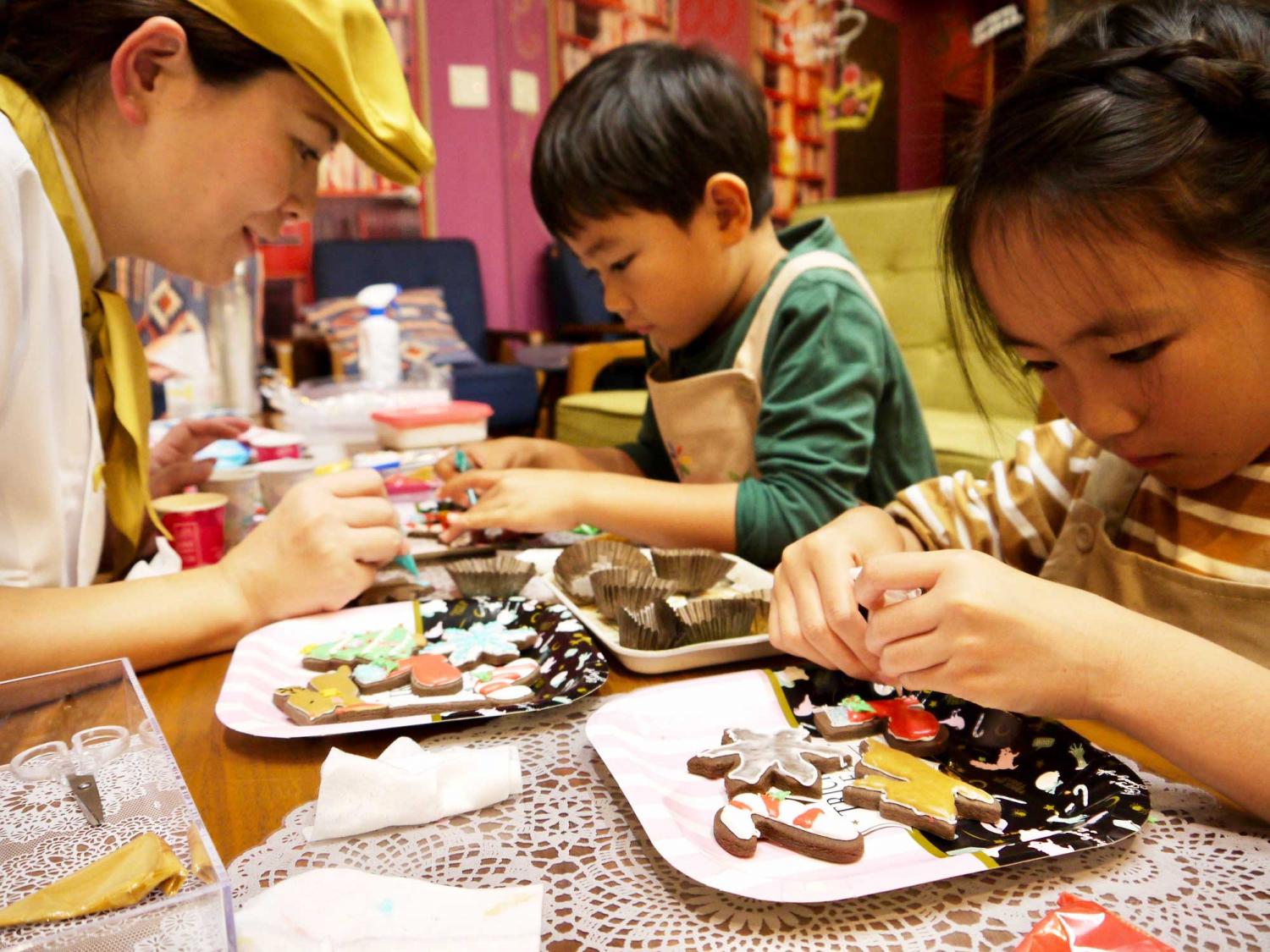 【番外編】 大人好みのケーキに、子どもたちの作品を飾って、家族で楽しむクリスマスケーキの完成！ 画像