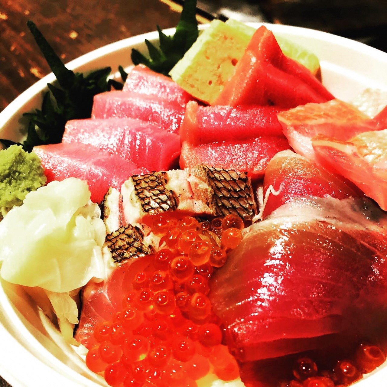 豊洲の新鮮鮮魚で海鮮丼 画像